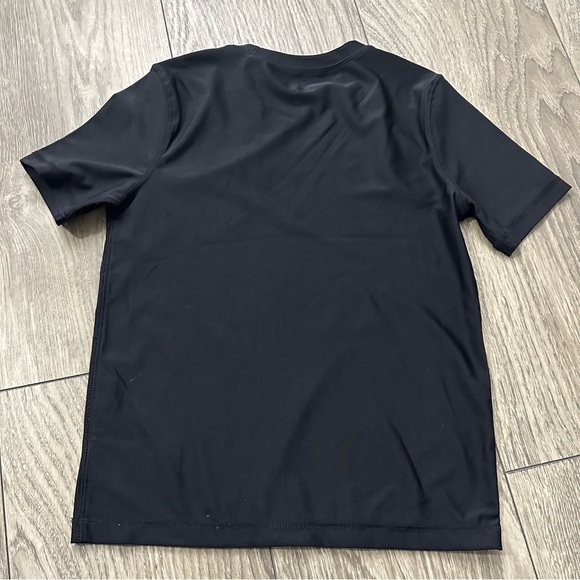 GAP Black Short Sleeve Crew Neck Tee - Picture 2 of 5